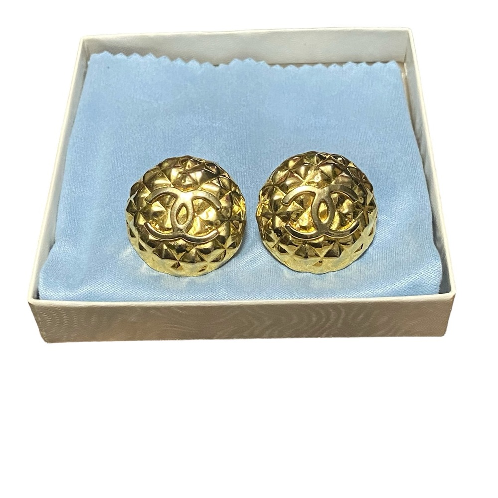 Chanel Vintage Gold CC Quilted Womens Clip On Earrings CC Logo Button - Picture 12 of 13